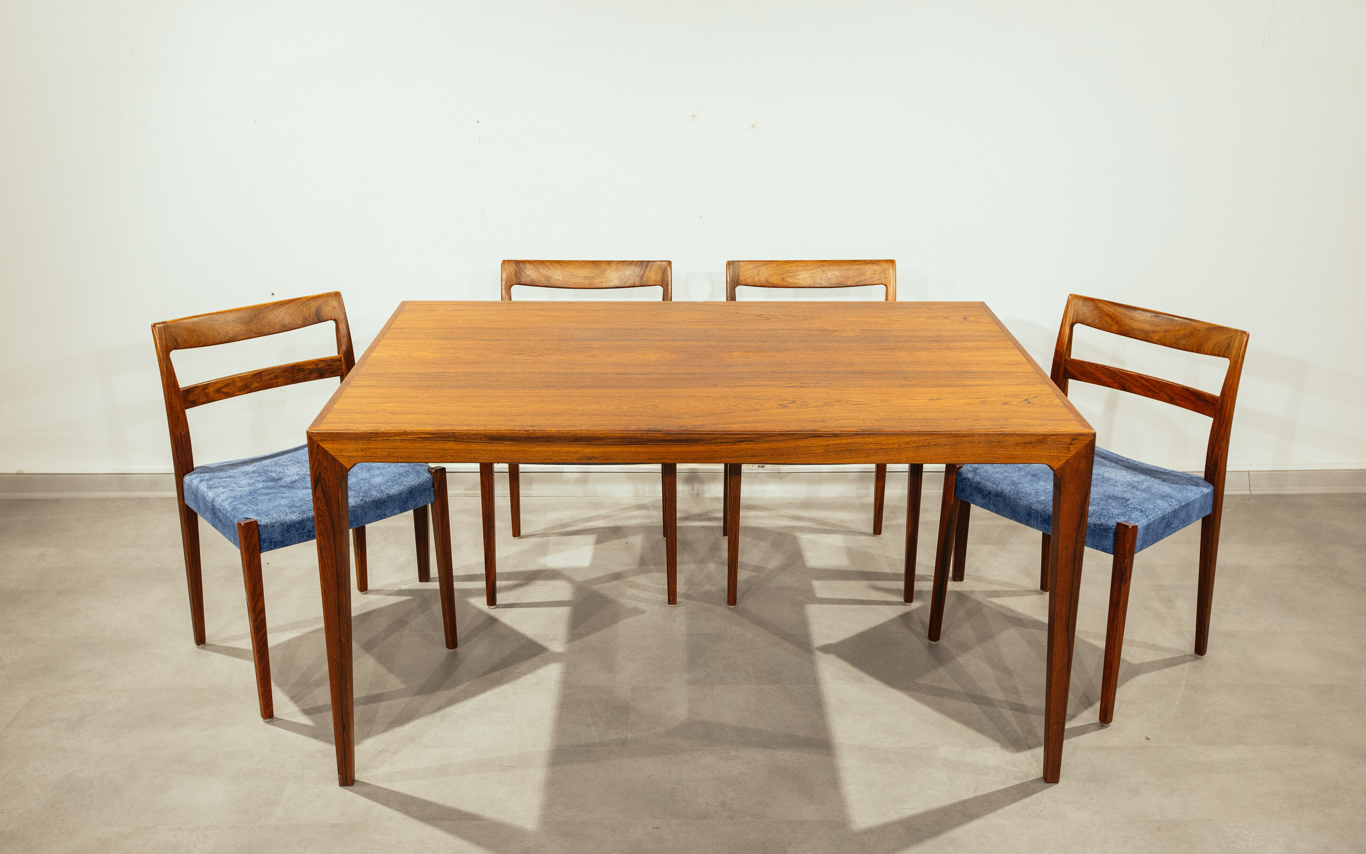 Poul Hundevad dining table